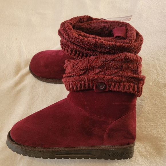 NWT Burgundy Muk Luk Essentials Sz 9 - Picture 1 of 7